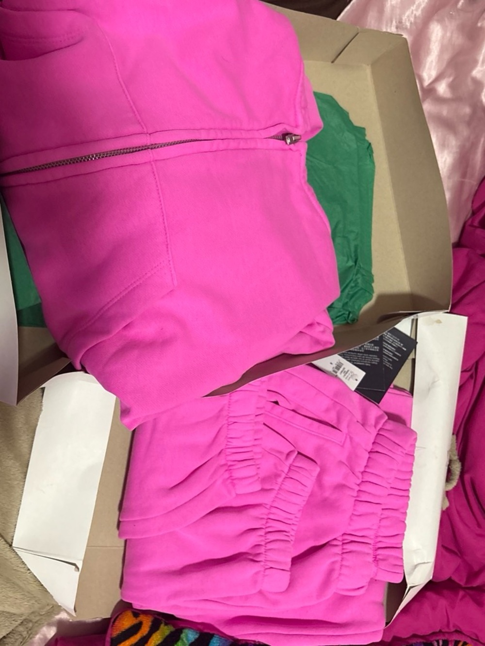 ! NEVER WORN !                                 GAP women Hot Pink Fleece Joggers - Picture 4 of 4